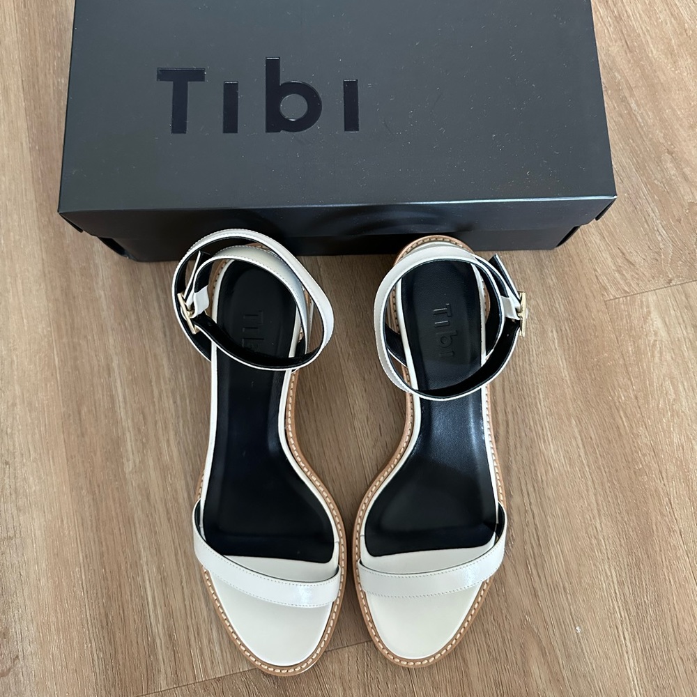 Tibi Peyton Sandals
Brand new with box size 37.5